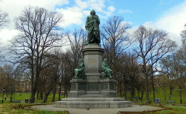 Svédország Stockholm Humlegarden Carl Von Linne Szobra — Stock Fotó