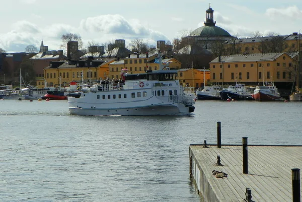 Suecia Estocolmo Barco Las Aguas Nybroviken Cerca Strandvagen — Foto de Stock