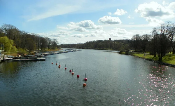 Suecia Estocolmo Djurgarden Island Vista Desde Djurgardsbron Sobre Las Aguas —  Fotos de Stock