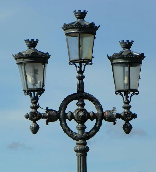 Suécia Estocolmo Pilar Com Lâmpadas Antigas Candelabro Djurgardsbron — Fotografia de Stock