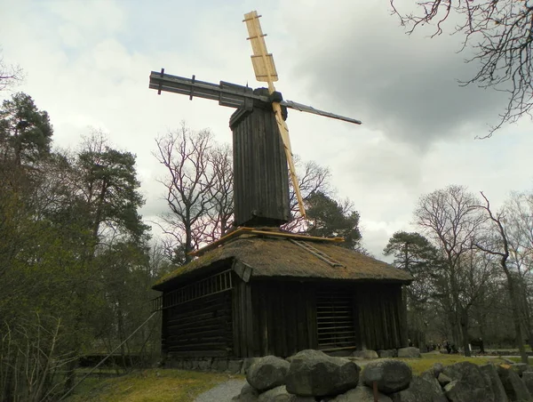 スウェーデン ストックホルム スカンセン野外博物館 フレームスタッド風車 — ストック写真