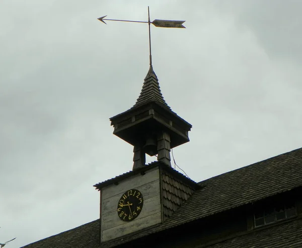 Bell Clock Het Dak Van Het Skogaholm Landhuis Skansen Djurgarden — Stockfoto