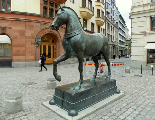スウェーデン ストックホルム Blasieholmstorgで馬への記念碑 — ストック写真