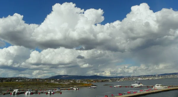 Noruega Oslo Oslofjord Nuvens Sobre Ilha Nakkholmen — Fotografia de Stock