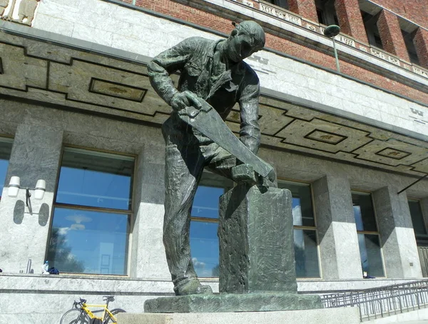 Norveç Oslo Oslo Belediye Binası Önünde Bir Katılımcının Heykeli — Stok fotoğraf