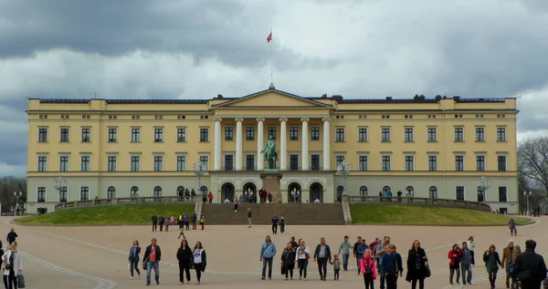 Noruega Oslo Fachada Principal Del Palacio Real — Foto de Stock