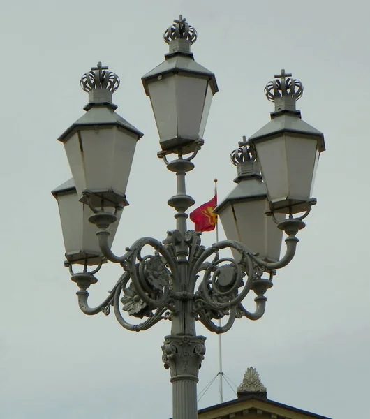 挪威奥斯陆皇家宫附近的灯笼 — 图库照片
