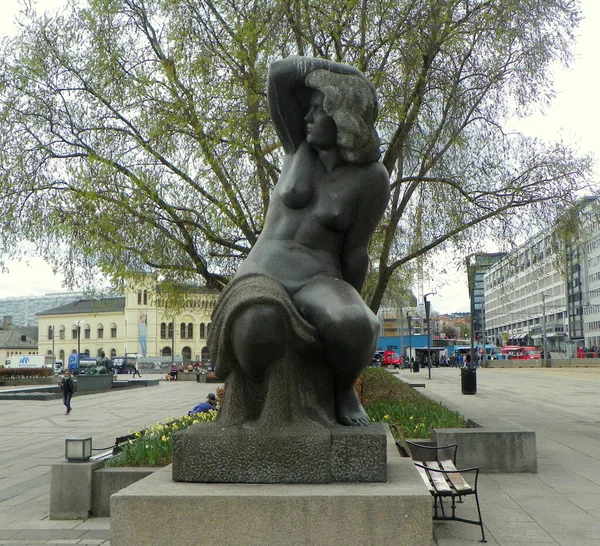 Norwegen Oslo Rathausplatz Granitskulptur Einer Frau — Stockfoto