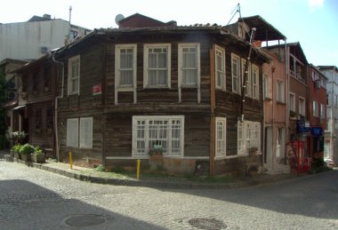 Türkiye, İstanbul, 18 Demirci Resit Sk., 2 katlı eski ahşap ev