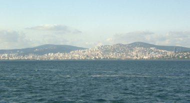 Türkiye, İstanbul, Prens Adaları 'ndan Kabatas İstasyonu' na feribot, Anadolu Yakası manzarası