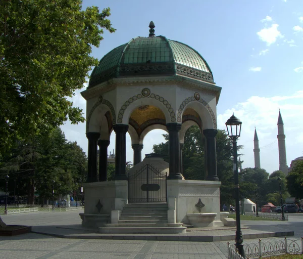 Turcja Stambuł Fatih Park Sułtana Ahmeta Niemiecka Fontanna Alman Cesmesi — Zdjęcie stockowe