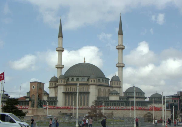Turcja Stambuł Plac Taksim Widok Meczet Taksim — Zdjęcie stockowe