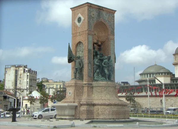 トルコ イスタンブール タクシム広場 共和国記念碑 — ストック写真