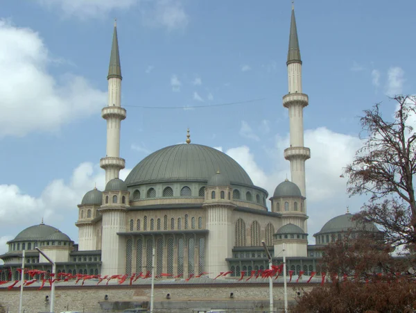 Turquia Istambul Praça Taksim Vista Mesquita Taksim — Fotografia de Stock