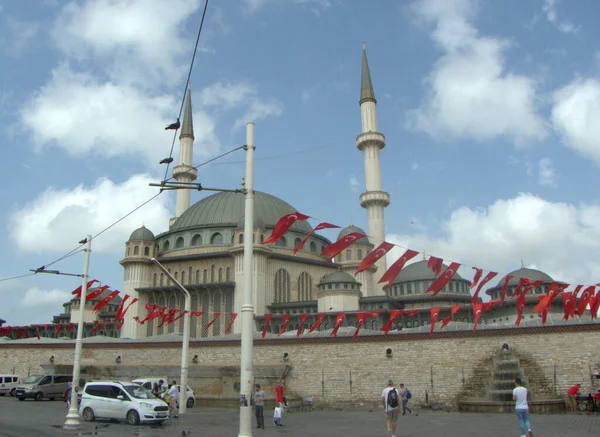 Turkiet Istanbul Taksim Square Utsikt Över Taksim Moskén — Stockfoto
