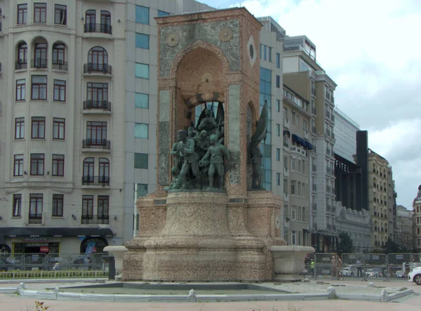 Turquia Istambul Praça Taksim Vista Para República Monumento — Fotografia de Stock