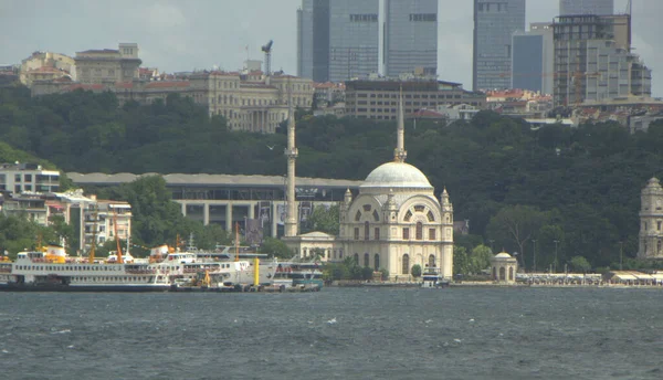 Turquia Istambul Balsa Estação Kabatas Para Ilhas Príncipe Vista Mesquita — Fotografia de Stock