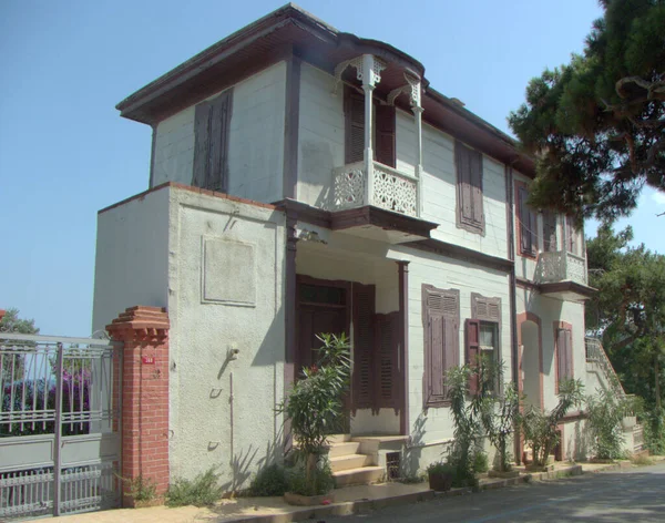 Turquia Ilha Buyukada Yilmaz Turk Casa Branca Dois Andares Com — Fotografia de Stock