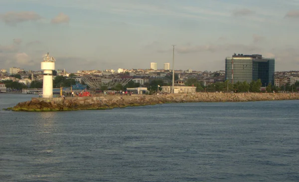 Türkei Istanbul Fähre Von Den Prinzeninseln Zum Kabatas Bahnhof Wellenbrecher — Stockfoto