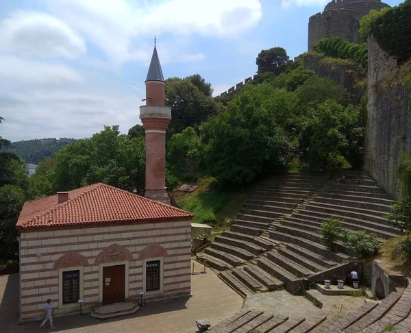 Turquía Estambul Castillo Rumeli Hisari Patio Fortaleza Mezquita Rumeli Hisar — Foto de Stock