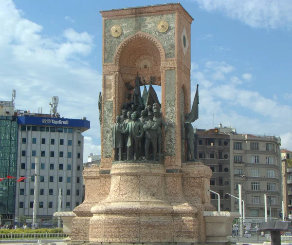 Turkiet Istanbul Taksim Square Republikens Monument — Stockfoto