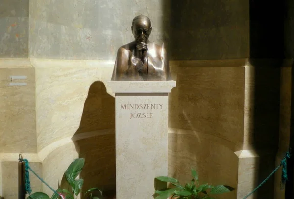 Magyarország Budapest Magyar Nemzeti Galéria Mindszenty József Bronz Mellszobra — Stock Fotó