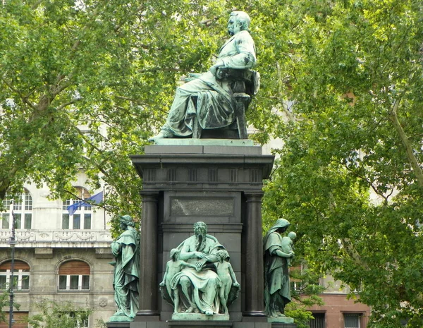 Hungría Budapest Plaza Szechenyi Istvan Estatua Ferenc Deak —  Fotos de Stock