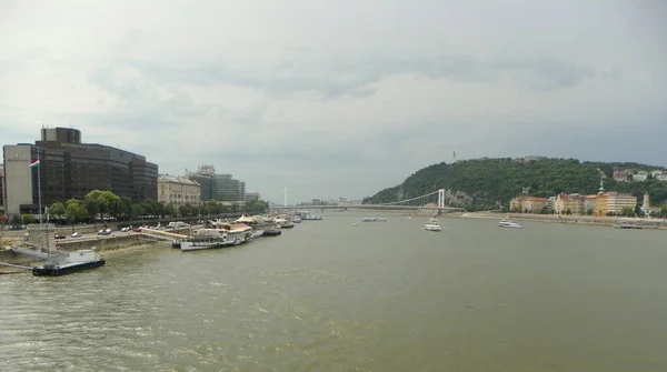 Hungary Budapest View Erzsbet Bridge Chain Bridge — стокове фото
