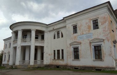 Ukrayna, Khmilnyk, Kont Ksido Sarayı, saray binası.