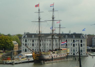 Netherlands, Amsterdam, Oosterdok 2, the 1990 ship replica of the Amsterdam in front of the Netherlands Maritime Museum