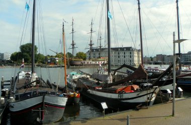 Netherlands, Amsterdam, Oosterdok 2, parking of ships and yachts at the pier