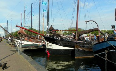 Netherlands, Amsterdam, Oosterdok 2, parking of ships and yachts at the pier