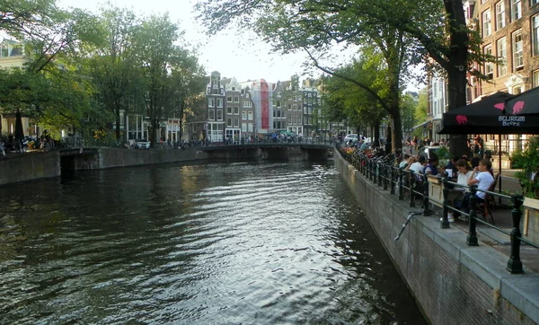 Niederlande Amsterdam Oude Spiegelstraat Blick Auf Kanal Und Uferpromenade — Stockfoto