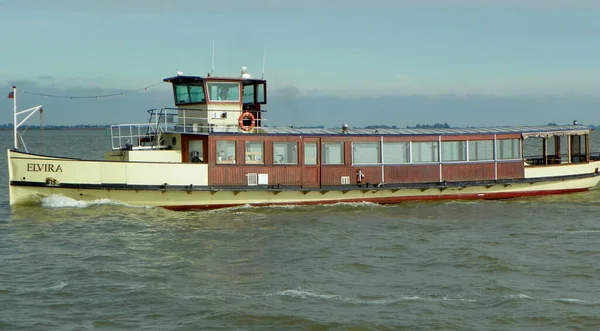 Países Baixos Markermeer Barco Recreio Com Convés Fechado Mar Aberto — Fotografia de Stock
