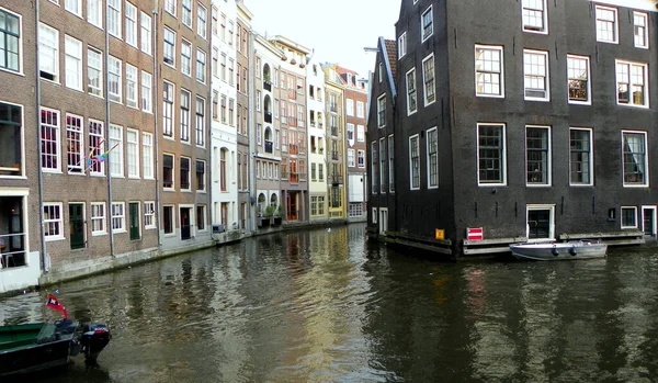 Países Baixos Amesterdão Oudezijds Voorburgwal Vista Para Canal Casas Beira — Fotografia de Stock