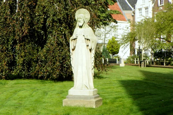 네덜란드 암스테르담 Nieuwezijds Voorburgwal 373 Begijnhof Statue Jesus Christ — 스톡 사진