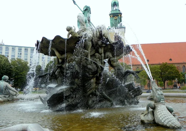 Almanya Berlin Rathausstrasse Neptün Çeşmesi Neptunbrunnen Çeşmenin Elementleri — Stok fotoğraf