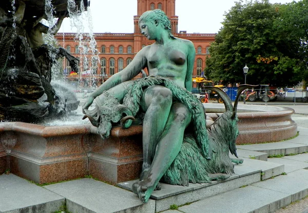 Alemania Berlín Rathausstrasse Neptune Fountain Neptunbrunnen Elementos Fuente —  Fotos de Stock