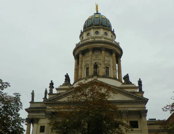 Alemanha Berlim Gendarmenmarkt Catedral Francesa Franzosischer Dom Vista Igreja Cúpula — Fotografia de Stock