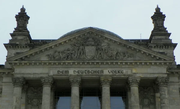 Німеччина Берлін Плац Дер Републік Райхстаг Reichstagsgebaude Рейхстаг Фронтон Барельєф — стокове фото