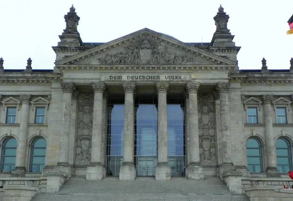 Alemanha Berlim Platz Der Republik Edifício Reichstag Reichstagsgebaude Entrada Principal — Fotografia de Stock