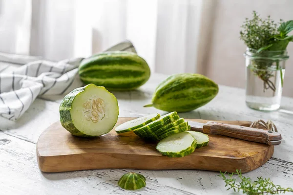 La meloncella, kalsiyum, A vitamini, C vitamini, düşük kalori ve hipoglisemik diyetlerin ana bileşeni bakımından zengin eşsiz bir testi olan antik bir Akdeniz bitkisidir.. 