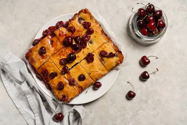 Fresh Baked Sweet Cherry Pie Red Brownie Cake Plate Raw — Stock Photo, Image