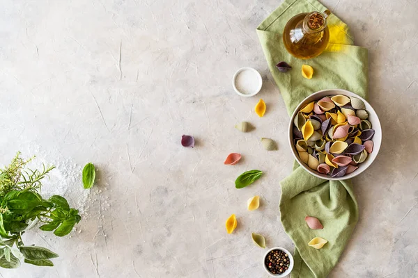 Multi Coloured Italian Pasta Conchiglie Seashells Bowl Olive Oil Spices — Fotografie, imagine de stoc