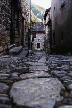 Sainte-Enimie en Lozere Caddesi.
