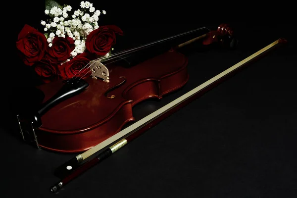 Violon Classique Romantique Avec Rose Rouge — Photo