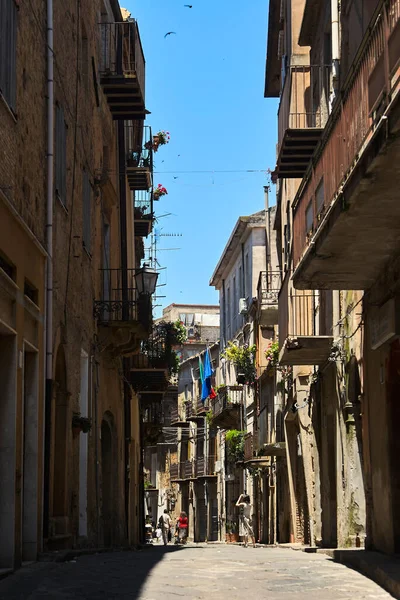 Calle Estrecha Antiguo Pueblo Interior Sicilia —  Fotos de Stock