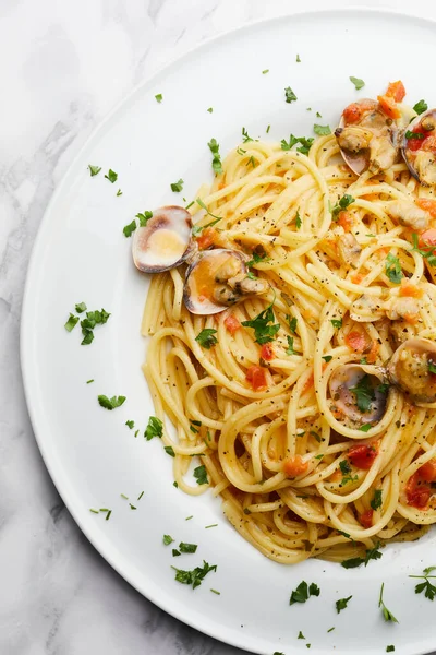 Spaghetti Pasta Clams Chopped Tomatoes Parsley — Foto de Stock