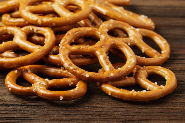 Pretzels Sobre Fondo Madera Cerca Pretzels Plano Laico Vista Superior —  Fotos de Stock