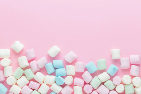 Moldura Feita Marshmallows Marshmallows Fundo Rosa — Fotografia de Stock